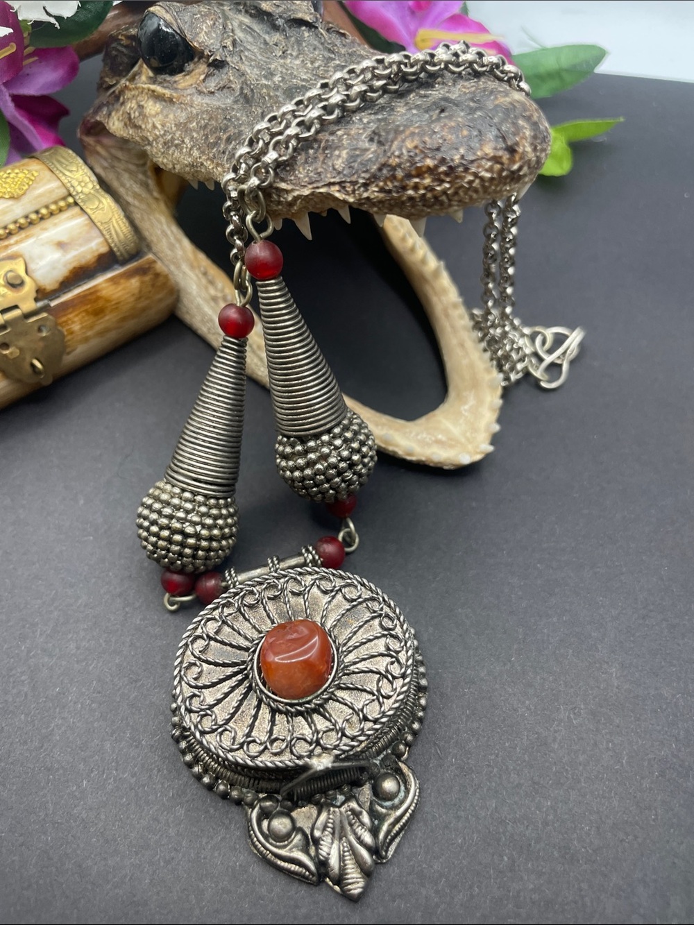 Middle Eastern opening pendant necklace vintage B64